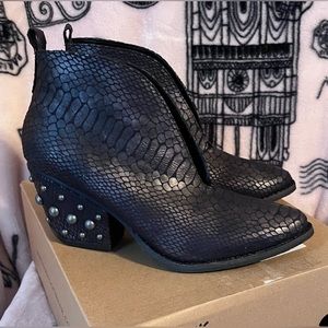 NWB Coconuts By Matisse Snake Black Size 7.5